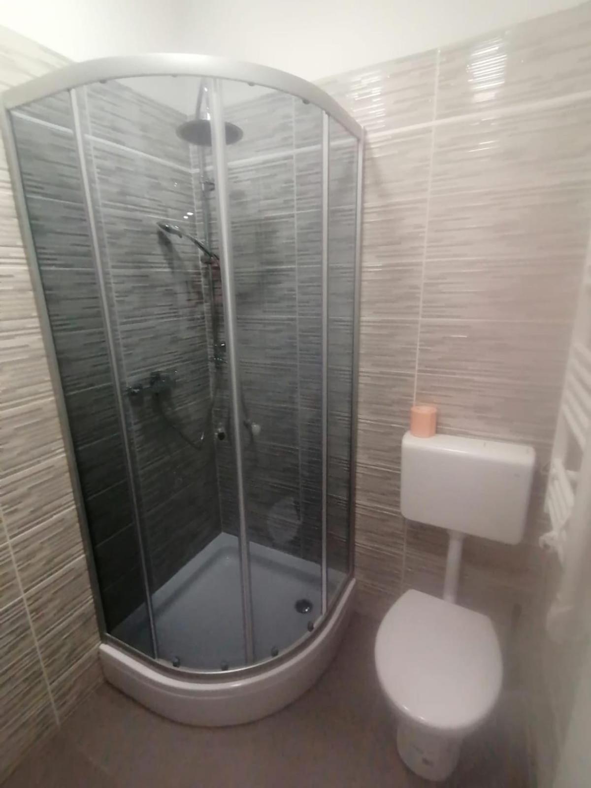 Zagreb 2 Botanical Garden Budget Apartment Ngoại thất bức ảnh